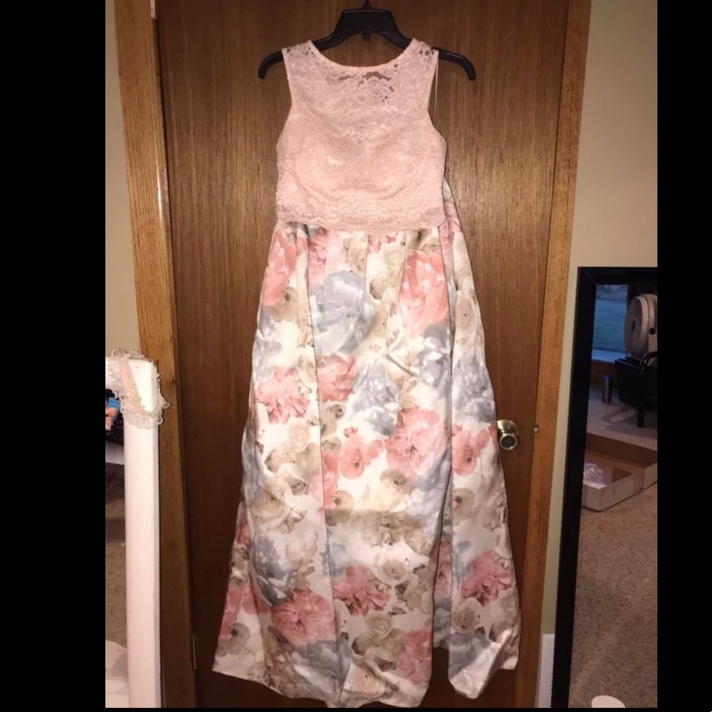 FLORAL PROM DRESS 🌸 - Picture 2 of 7